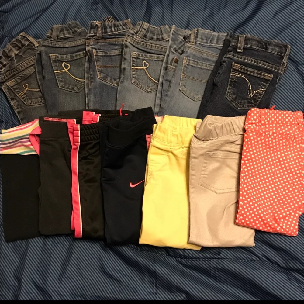 Girls Size 3/3t Pants
13 Pairs